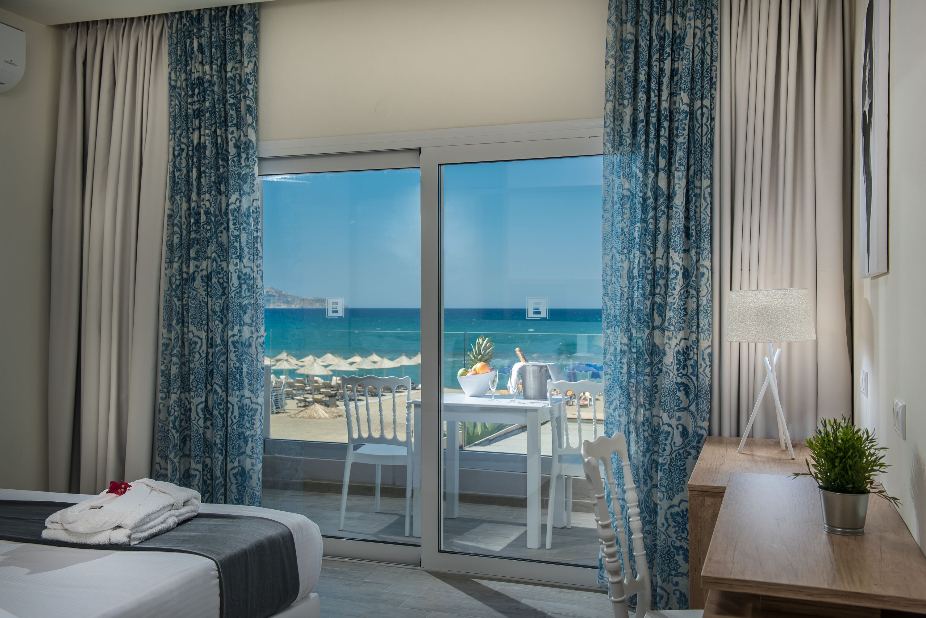SUITE JUNIOR VUE FRONT DE MER